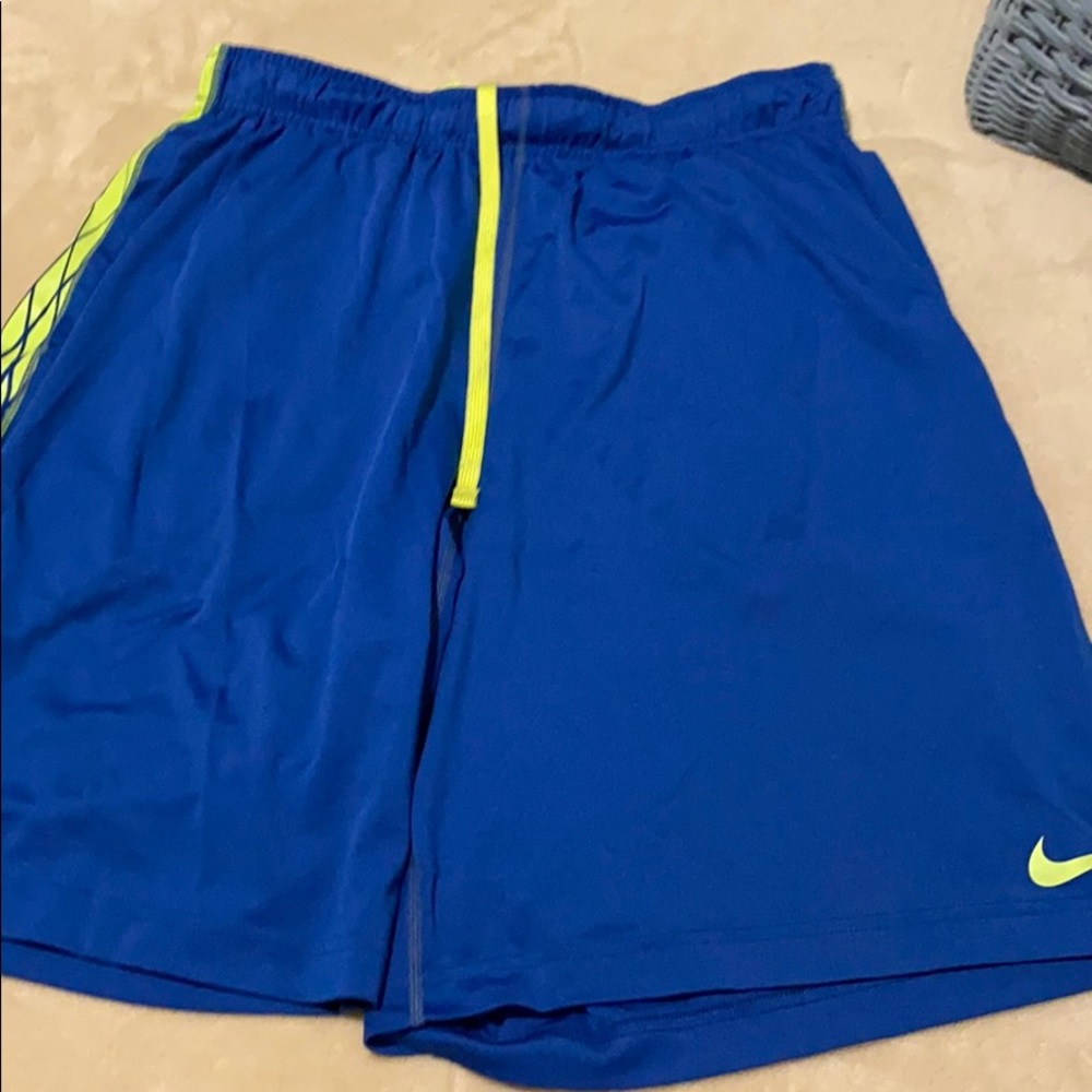 Men’s Large Nike Sri fit basketball shorts